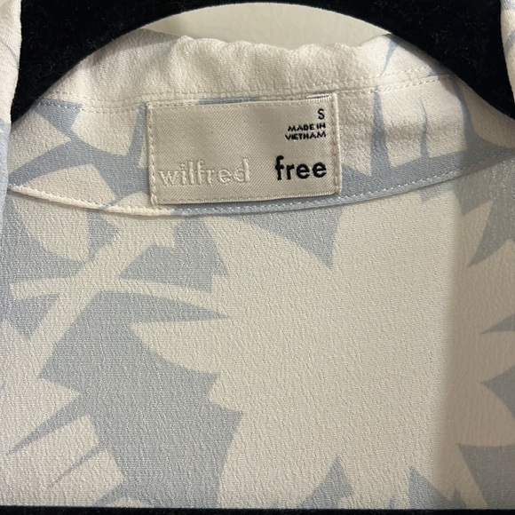 Aritzia Wilfred Free Zola Button Tie Front - Picture 3 of 7